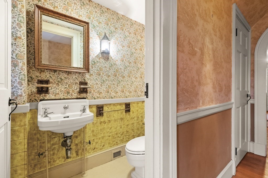 10 Laneton Way Reading, MA 01867 - Photo 15 of 31