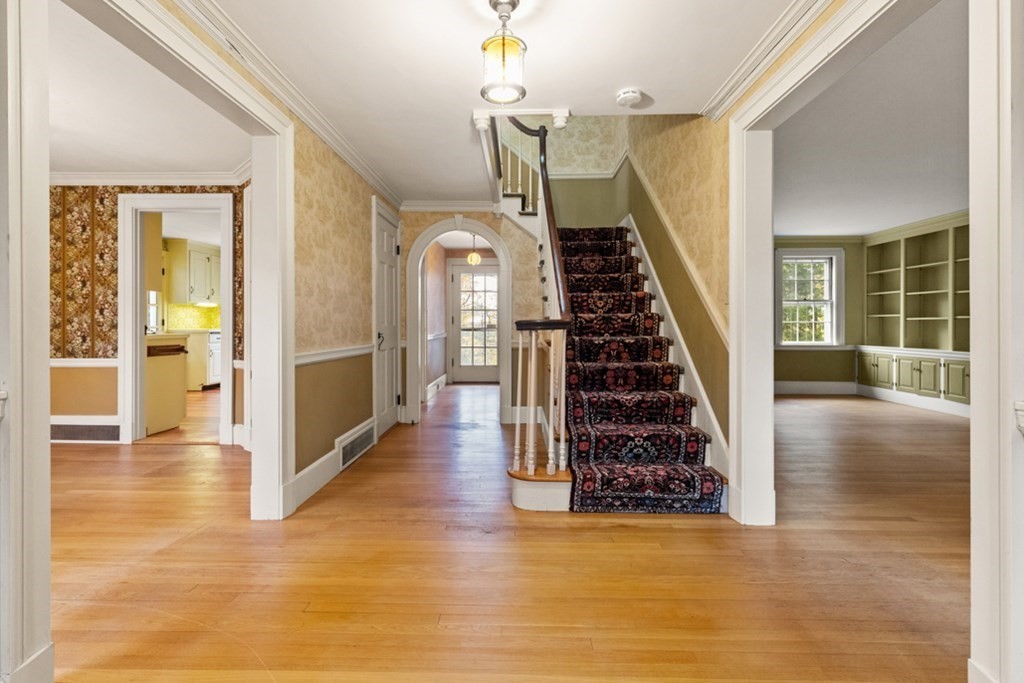 10 Laneton Way Reading, MA 01867 - Photo 4 of 31