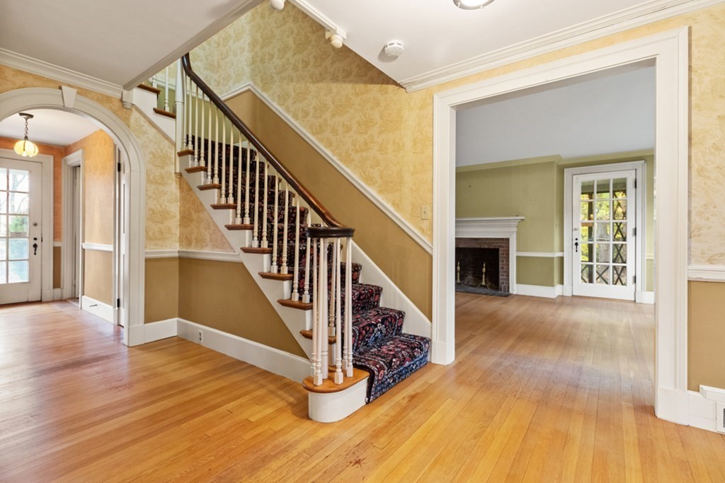 10 Laneton Way Reading, MA 01867 - Photo 5 of 31