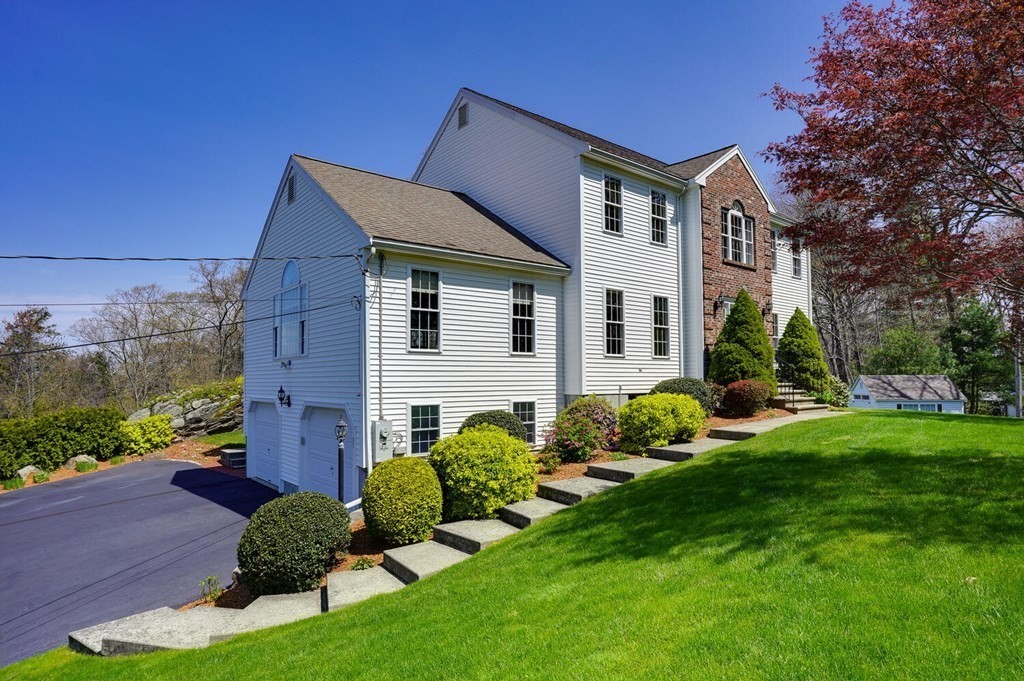 31 Hickory Lane Hudson, MA 01749 - Photo 1 of 42