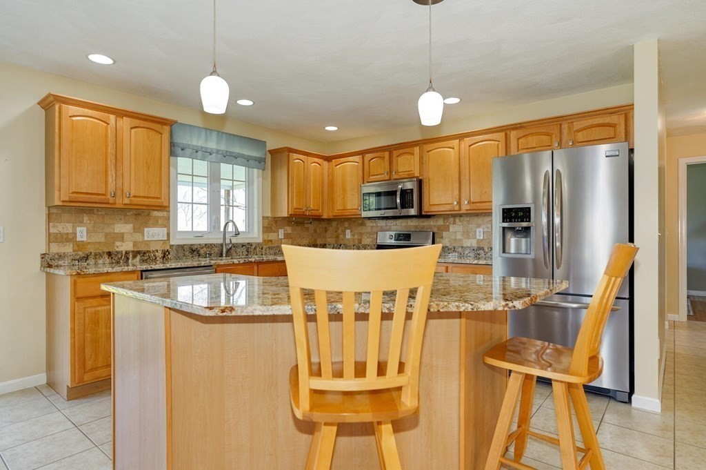 31 Hickory Lane Hudson, MA 01749 - Photo 8 of 42