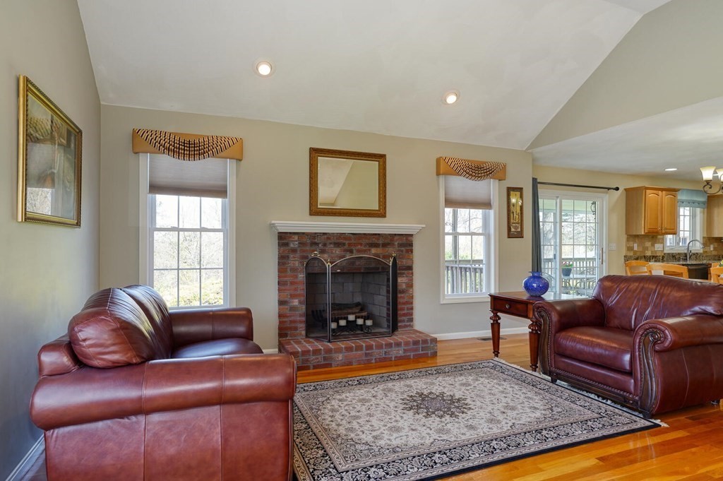 31 Hickory Lane Hudson, MA 01749 - Photo 10 of 42