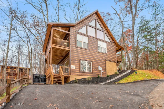 $789,000 | 2184 Beach Front Drive, Sevierville, TN 37876