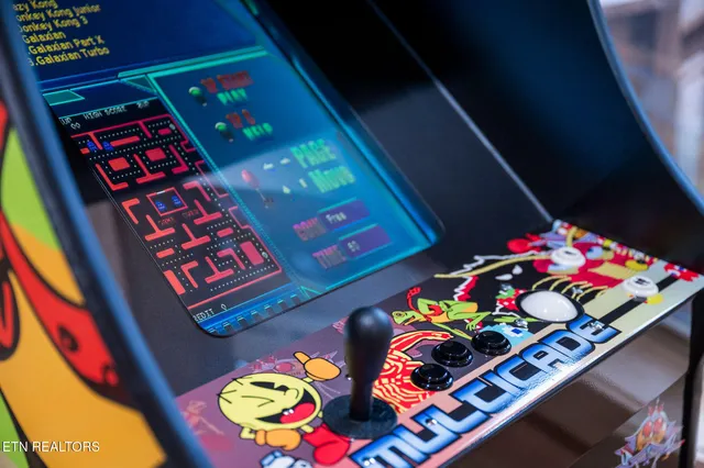 $789,000 | 2184 Beach Front Drive, Sevierville, TN 37876