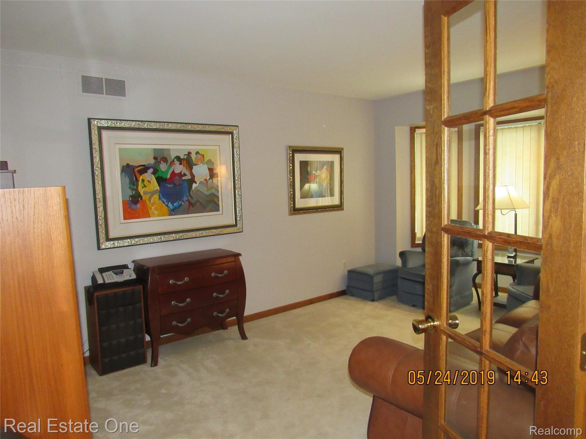 384 Nakomis Road Lake Orion, MI 48362 - Photo 34 of 77 IMG_0570.JPG