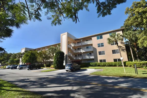 $135,000 | 4301 Martinique Circle, Unit K1, Coconut Creek, FL 33066