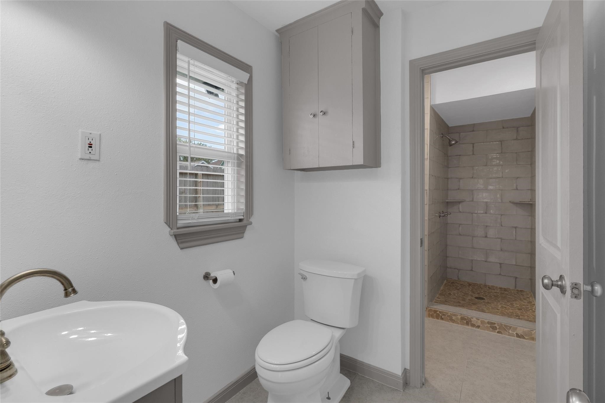 2934 Robertson Street Houston, TX 77009 - Photo 13 of 23 a bathroom with a toilet sink and shower