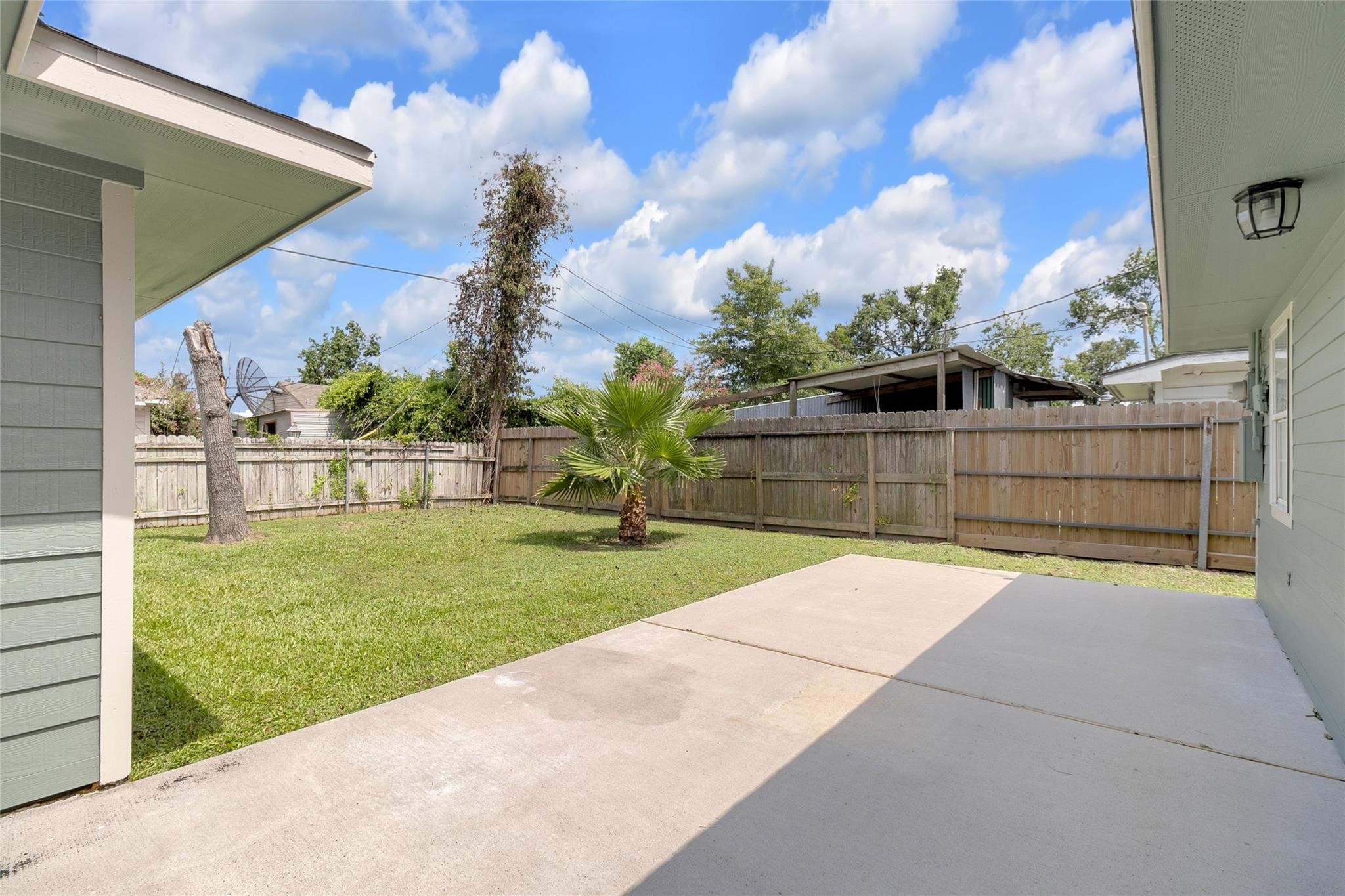 2934 Robertson Street Houston, TX 77009 - Photo 21 of 23 a view of backyard with green space