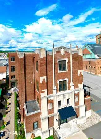 $2,400 | 34 William Street, Unit 402, Mechanicville, NY 12118