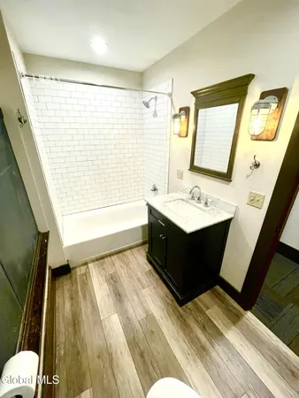 $2,400 | 34 William Street, Unit 402, Mechanicville, NY 12118