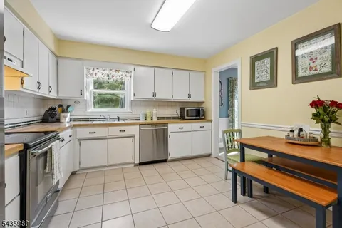 $600,000 | 16 Old Mountain Road, Lebanon, NJ 08833