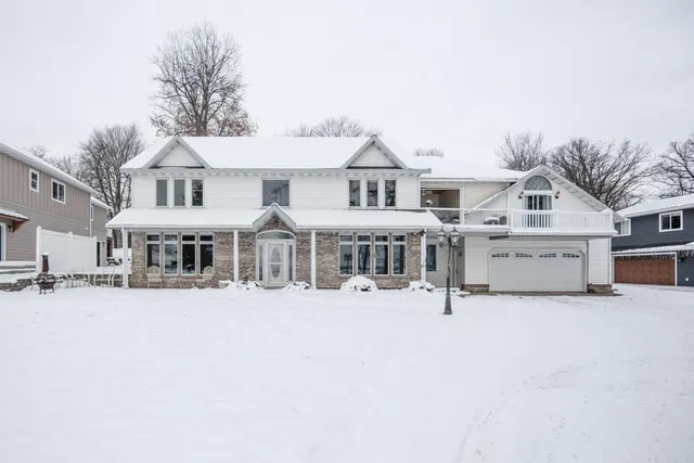 $1,490,000 | 1082 West Lake Drive, Detroit Lakes, MN 56501
