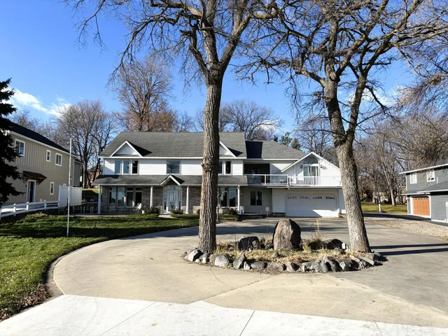 $1,490,000 | 1082 West Lake Drive, Detroit Lakes, MN 56501