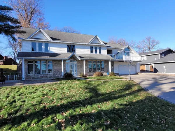 $1,375,000 | 1082 West Lake Drive, Detroit Lakes, MN 56501