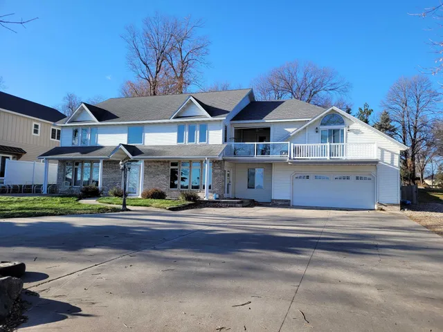 $1,490,000 | 1082 West Lake Drive, Detroit Lakes, MN 56501