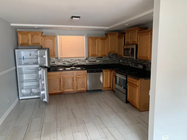 $129,900 | 4115 South Harlem Avenue, Unit GE, Stickney, IL 60402