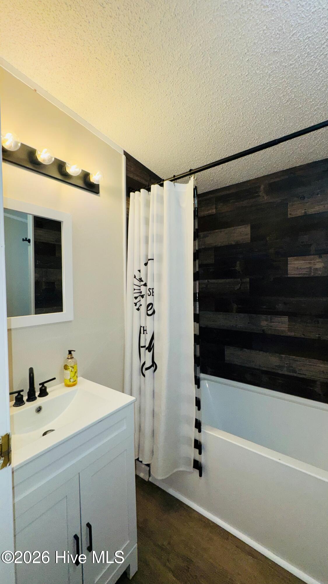 141 Up River Road Belvidere, NC 27919 - Photo 18 of 35 Hall bath