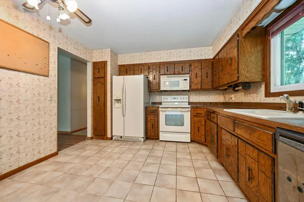 $345,000 | 6215 Cavell Avenue North, Brooklyn Park, MN 55428