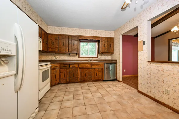$345,000 | 6215 Cavell Avenue North, Brooklyn Park, MN 55428