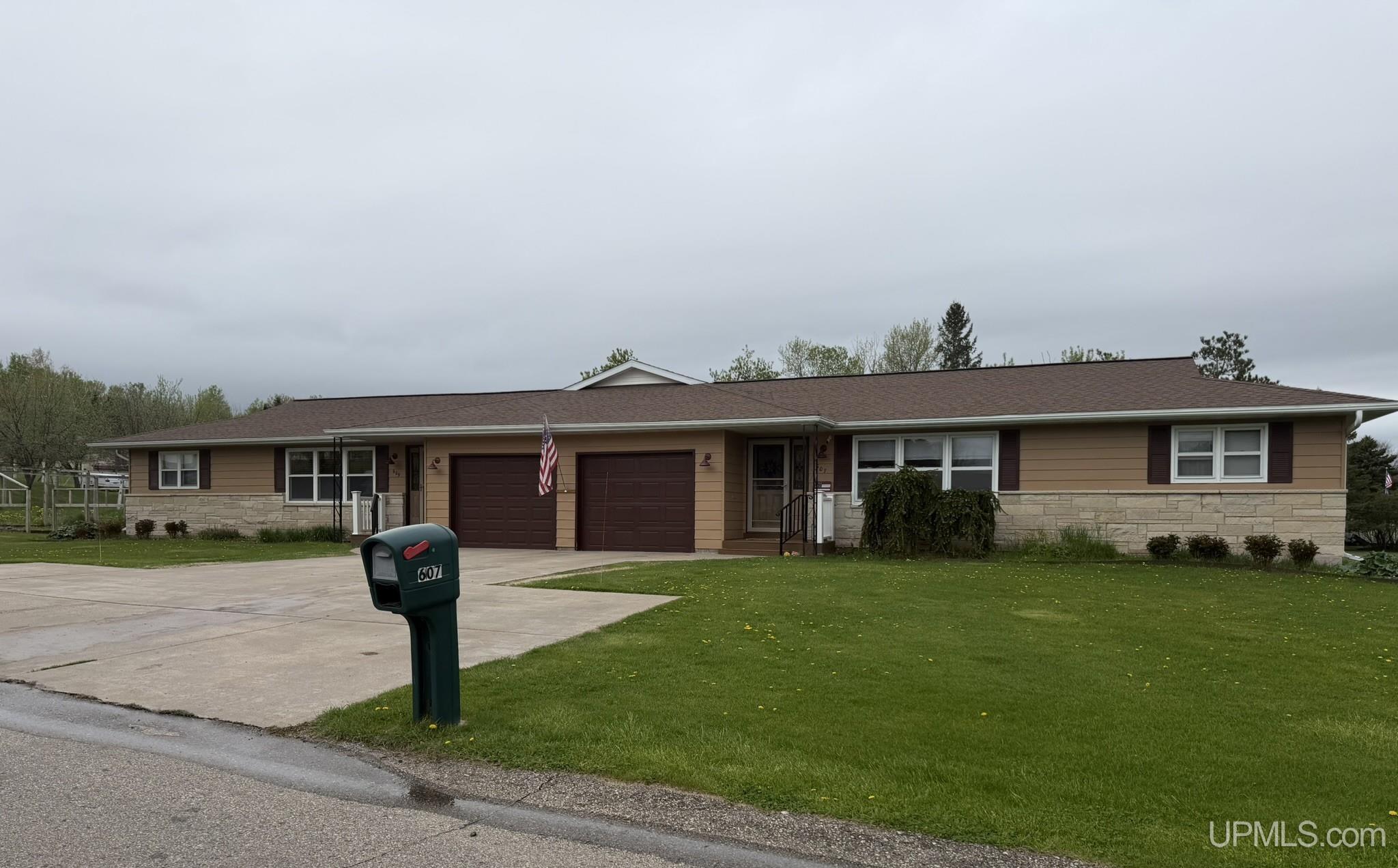607-609 Kennedy Road Iron Mountain, MI 49801 - Photo 1 of 37