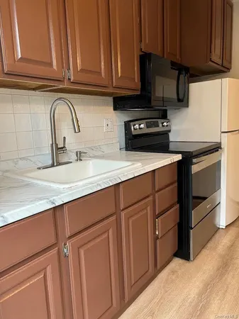 $2,600 | 54 Keswick Lane, Unit 2, Plainview, NY 11803