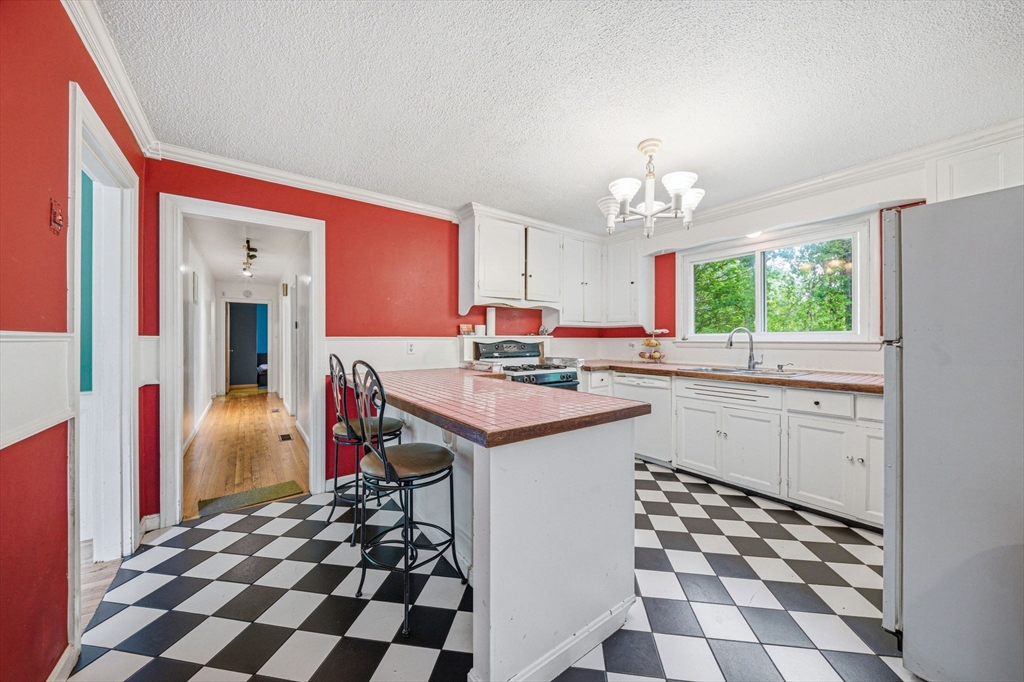 146 Acton Road Chelmsford, MA 01824 - Photo 7 of 42