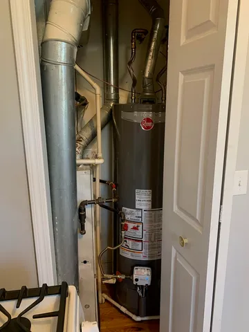 $1,999 | 2002 West Chicago Avenue, Unit 2R, Chicago, IL 60622