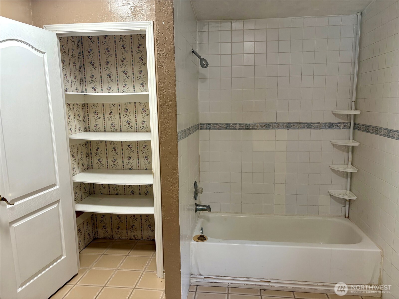 17411 64th St Court Northwest Vaughn, WA 98394 - Photo 20 of 27 a bathroom with a bathtub