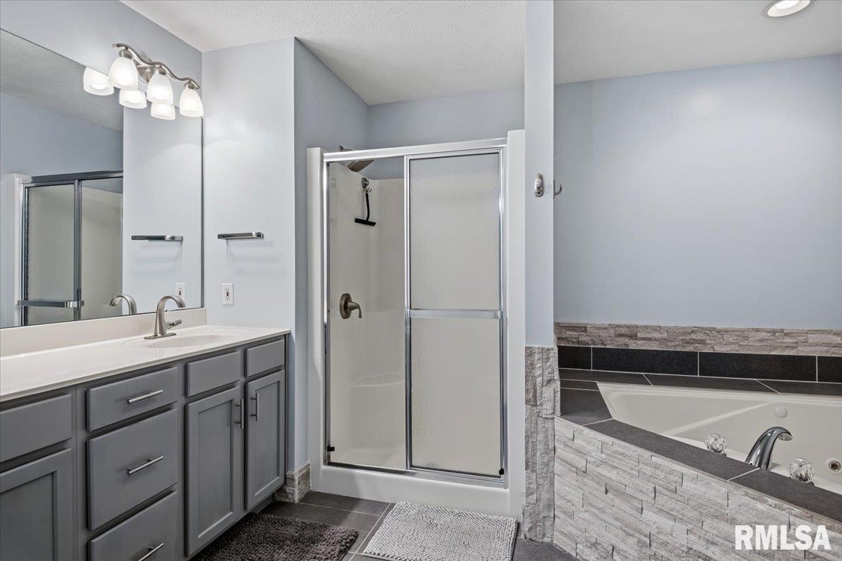 202 Huntington Road Chatham, IL 62629 - Photo 24 of 49