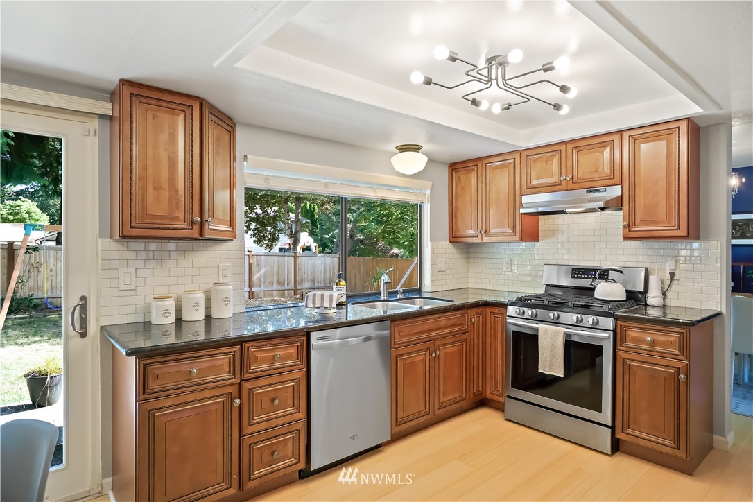 2727 168th Street Southeast Bothell, WA 98012 - Photo 11 of 38