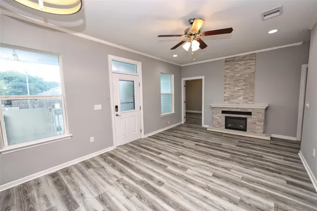 $2,020 | 2107 54th Street, Galveston, TX 77551