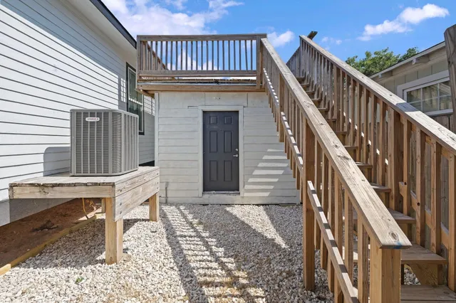 $2,020 | 2107 54th Street, Galveston, TX 77551