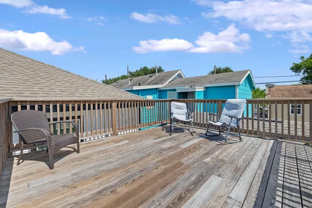 $2,020 | 2107 54th Street, Galveston, TX 77551