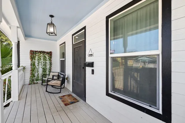 $2,020 | 2107 54th Street, Galveston, TX 77551