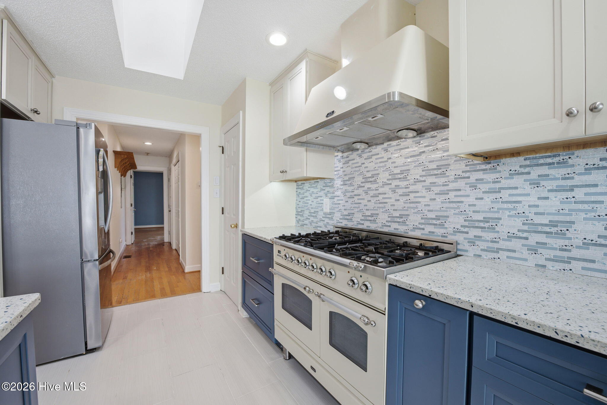 957 Becton Road Havelock, NC 28532 - Photo 5 of 59 Chef's Gas Range and Hood by ILVE