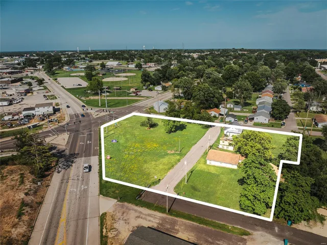 $1,045,000 | 720 West Springfield Road, Sullivan, MO 63080