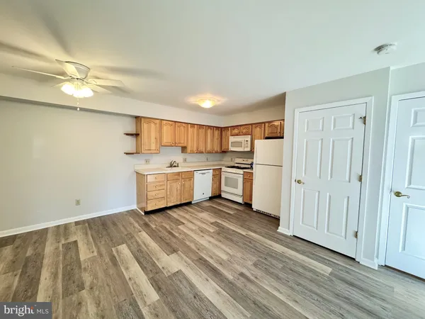 $2,300 | 1326 Central Avenue, Unit B, Glendora, NJ 08029