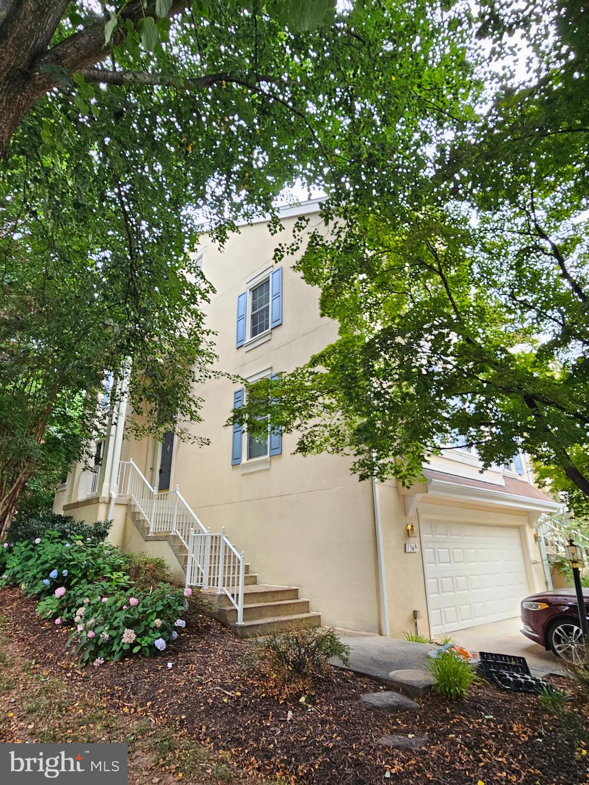 1369 Park Garden Lane Reston, VA 20194 - Photo 2 of 31 Side view