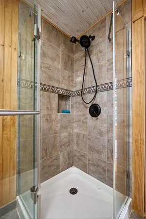 $315,000 | 1932 Holly Creek Road, Celina, TN 38551