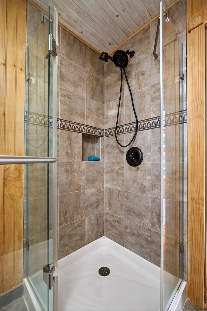 1932 Holly Creek Road Celina, TN 38551 - Photo 22 of 31 a bathroom with a shower and a bathtub