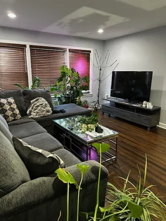 $1,950 | 1617 West Glenlake Avenue, Unit 1W, Chicago, IL 60660