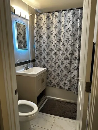$1,950 | 1617 West Glenlake Avenue, Unit 1W, Chicago, IL 60660