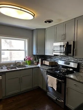 $1,950 | 1617 West Glenlake Avenue, Unit 1W, Chicago, IL 60660