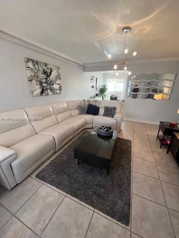 $2,000 | 350 75th Street, Unit 202, Miami Beach, FL 33141