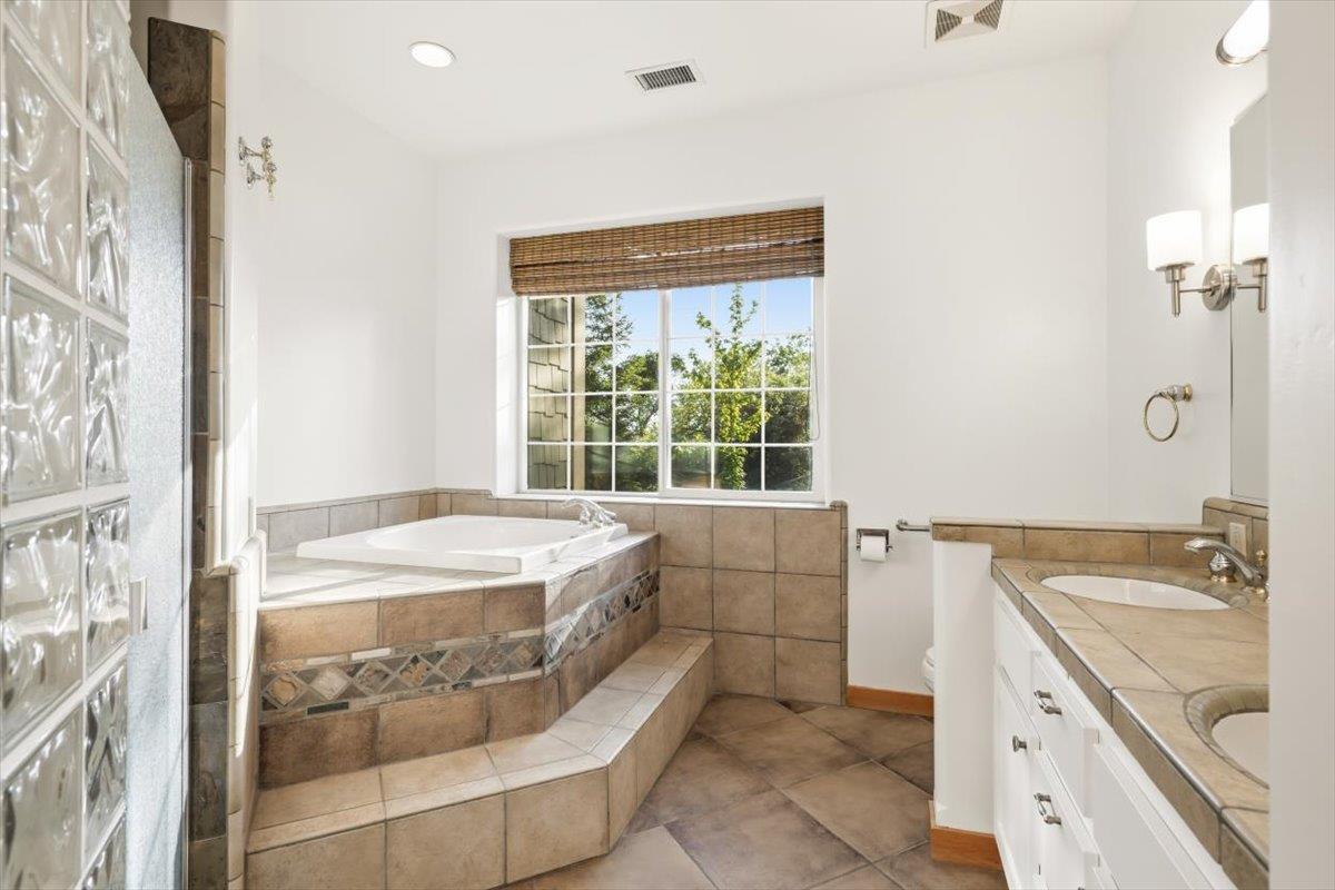 12531 Lowhills Road Nevada City, CA 95959 - Photo 38 of 92 a bathroom with a tub sink and mirror