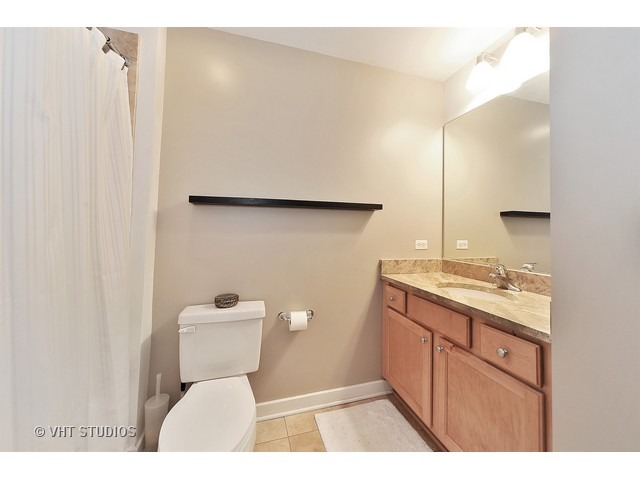 909 West Washington Boulevard, Unit 901 Chicago, IL 60607 - Photo 8 of 10 a bathroom with a toilet a sink and mirror