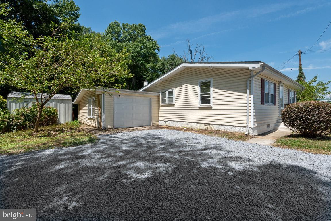 197 Mayo Road Edgewater, MD 21037 - Photo 3 of 33