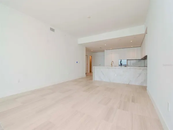 $14,000 | 3101 Bayshore Boulevard, Unit 1102, Tampa, FL 33629