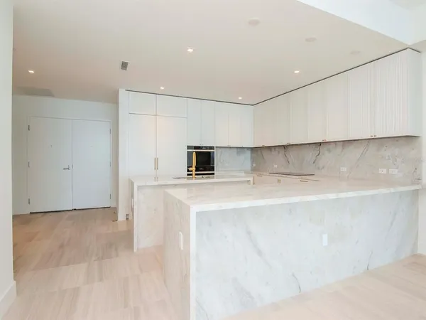 $14,000 | 3101 Bayshore Boulevard, Unit 1102, Tampa, FL 33629