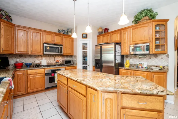 $590,000 | 309 West Copperfield Drive, Dunlap, IL 61525
